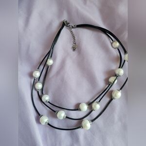 Elegant Black and White Pearl Necklace